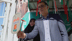 نواخته شدن زنگ ایثار توسط رئیس بنیاد شهید و امور ایثارگران/تأکید بر نقش دانایی و مهارت آموزی دانش‌آموزان برای ساخت آینده ایران 